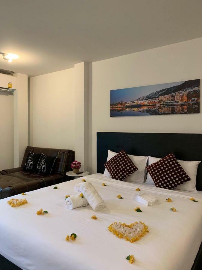 Beam House Hotell Patong Exteriör bild